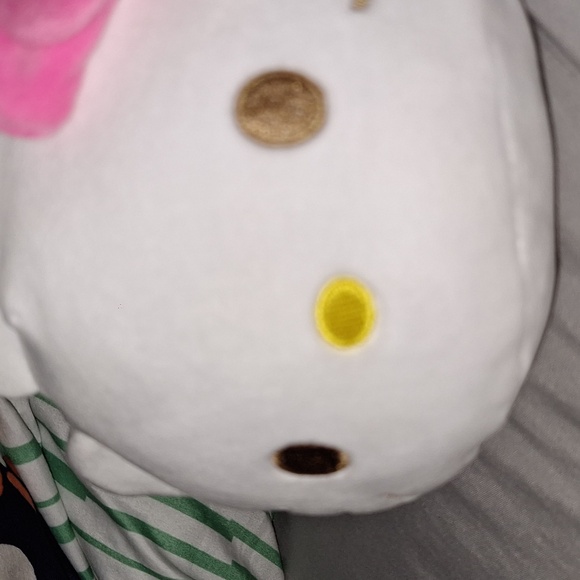 Hello kitty plushie - Picture 2 of 4